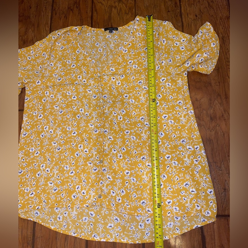West Kei Yellow Floral Blouse button up short sleeve top shirt woman’s Large - Picture 8 of 9